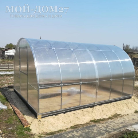 Теплица Восточная Усиленная 4 метра с поликарбонатом | Мой-Дом27 | Каркас изготовлен из оцинкованной замкнутой трубы 20*20 мм.<br>
 Ширина - 3&nbsp;метра. Высота - 2,1 метра. Длина 4 метра.&nbsp;<br>
 Выдерживаемая снеговая нагрузка - 150 кг/м2. Выдерживаемая ветровая нагрузка - до 20 м/с.<br>
 Расстояние между дугами 0,65&nbsp;метра.&nbsp;Толщина металла дуг 1,2 мм.&nbsp;Ширина двери 0,96 метра.<br>